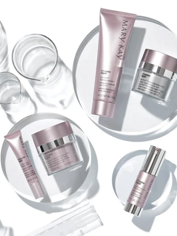 TimeWise Repair® Volu-Firm® Foaming Cleanser - Image 3